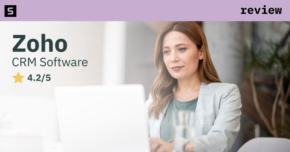 Smiling businessman next to 4.2 stars and pointing at Zoho logo.